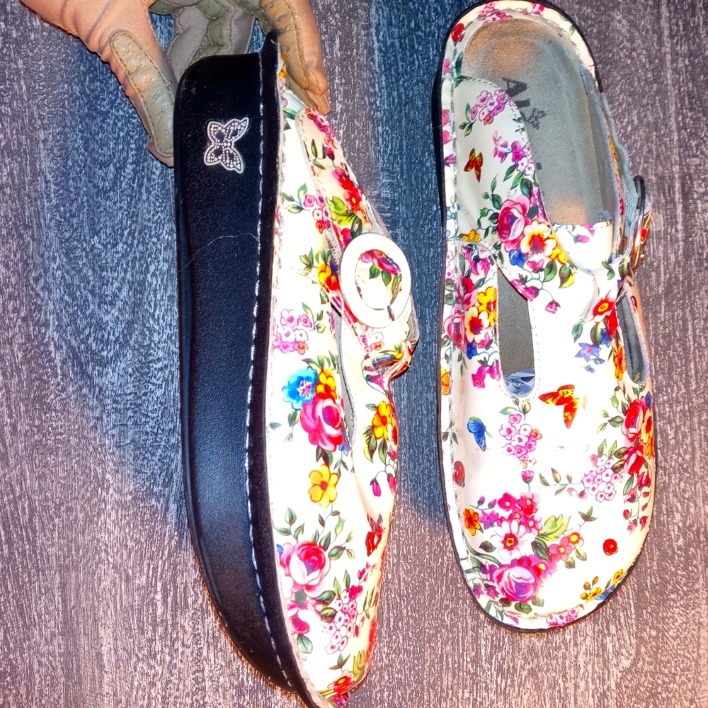 Womems 9 Allegra shoes